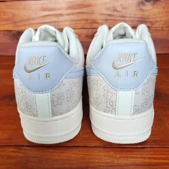 Nike Air Force 1 07 SE Shoes Women‎ 9.5 Grey Jacquard Floral Sail DR6402-900 - Picture 4 of 9